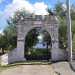 ...ci porta davanti a villa Santa Maria, il cui ingresso ad arco presenta un piccolo trenino che pare un esplicito invito a viaggiare con la fantasia